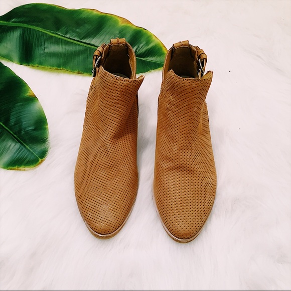 Dolce Vita Shoes - ✨NEW✨ Dolce Vita KARA Tan Leather Ankle Boot 9.5
